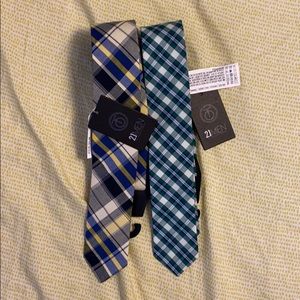Pair of MEN’s FOREVER21 Skinny Ties
